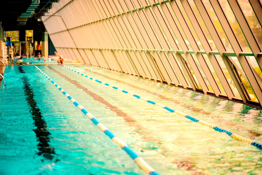 化州成人混凝土钢结构游泳池项目